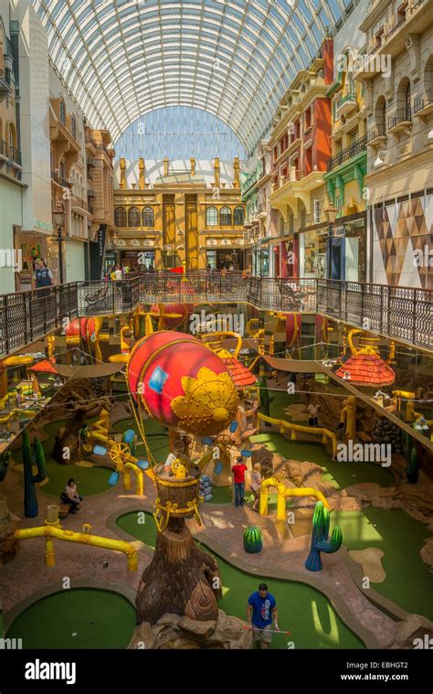 Mini golf, West Edmonton Mall, Edmonton, Alberta, Canada Stock Photo: 75989090 - Alamy