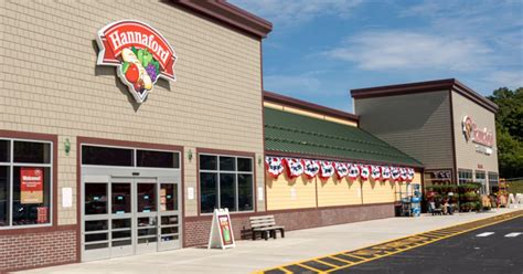 Hannaford opens a new New York state store; unveils plans for second Maine location