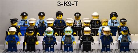 Lego Police Minifigures Lot of 5 Swat Random w/ Weapons Town City Badge ...