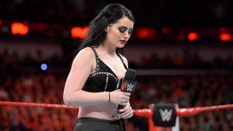 Paige gives an emotional retirement speech: photos | WWE