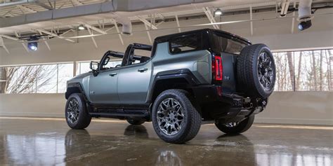 830-HP 2024 GMC Hummer EV SUV Is an Open-Roof Off-Roader