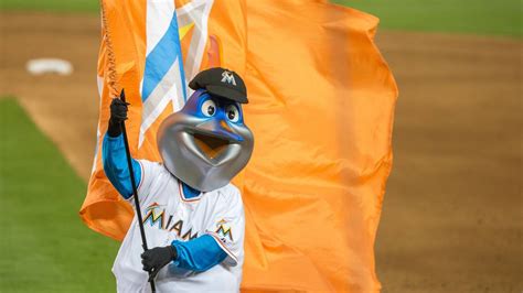 Miami Marlins fans react to new Billy the Marlin mascot | Miami Herald