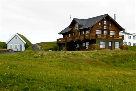 File:Icelandic farmhouse.jpg - Wikimedia Commons