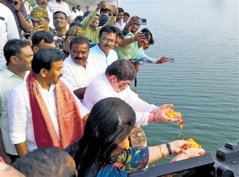 Ponnam releases water from Lower Manair Dam