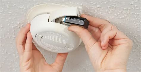 Best Batteries for Smoke Detectors - Reviews and FAQs