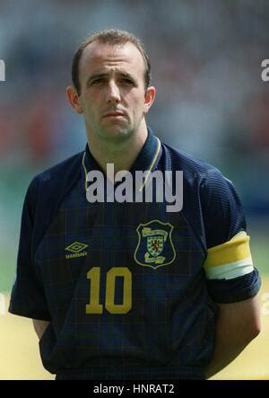 GARY MCALLISTER SCOTLAND & LEEDS UNITED FC 14 October 1993 Stock Photo ...