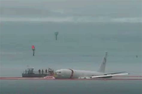 U.S. Navy Plane Lands in Water After Overshooting Runway in Hawaii