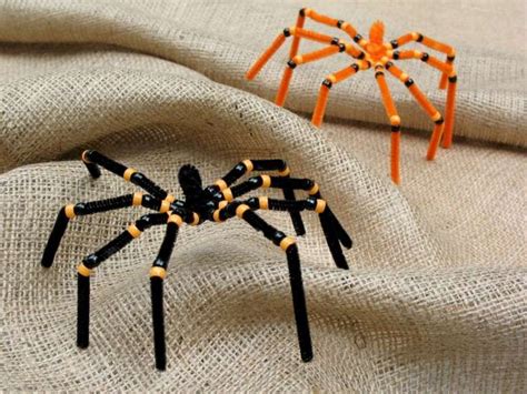 Lavoretti Halloween per bambini ragni | Halloween spider craft, Disney halloween crafts ...