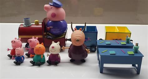 Peppa Pig Train Set with 7 Figurines, Hobbies & Toys, Toys & Games on ...