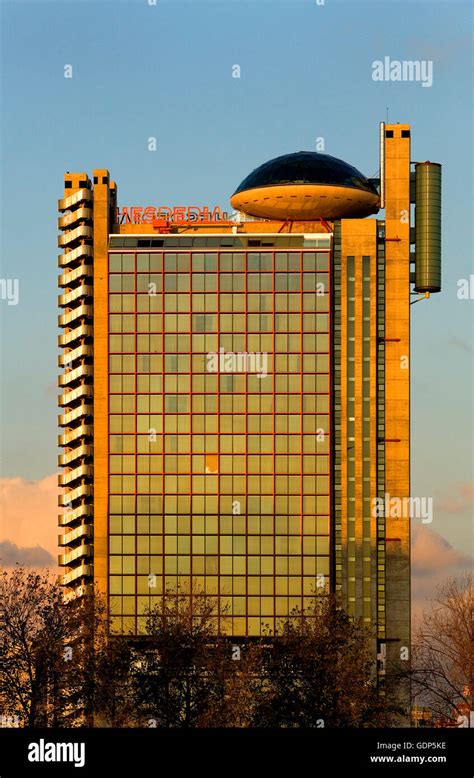 Hotel Hesperia Tower, by Richard Rogers.L´Hospitalet del Llobregat ...