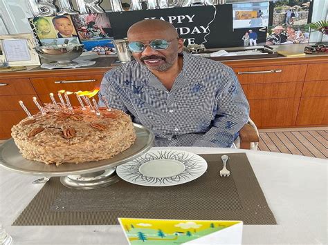 Mzansi Mocks Steve Harvey's Birthday Cake - iHarare News