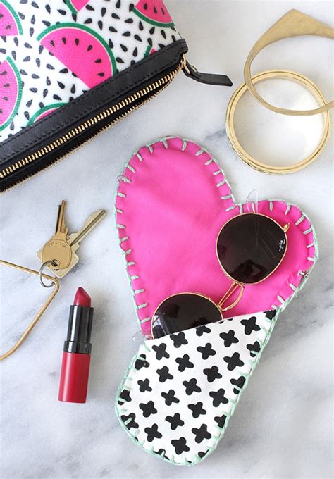 Free pattern: Hidden heart flap sunglasses case – Sewing