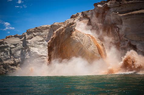 WATCH: Video captures massive rock collapse at Lake Powell