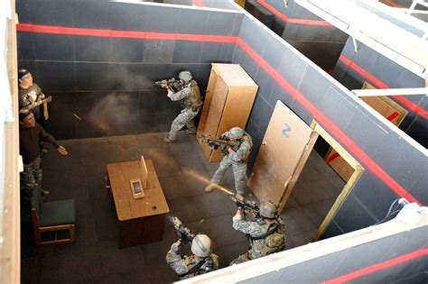 CLOSE-QUARTERS BATTLE: You're Doing It Wrong - SWAT Survival | Weapons | Tactics