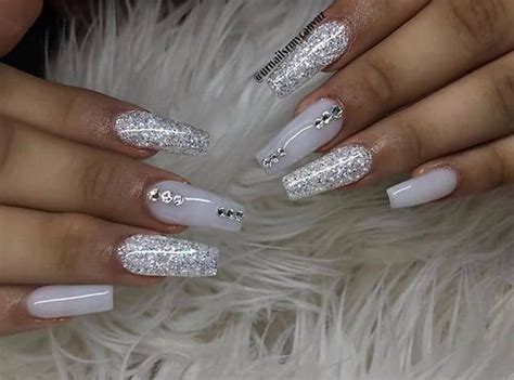 50+ Awesome Silver Nail Ideas for Any Occasion - The Cuddl | Silver ...