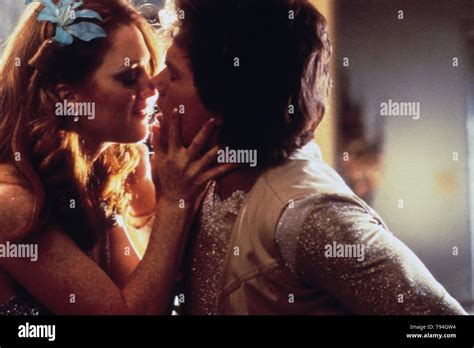 Julianne moore boogie nights hi-res stock photography and images - Alamy