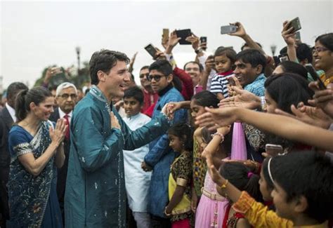 Trudeau, in kurta-pyjama, does aarti at Hindu temple and hails India ...