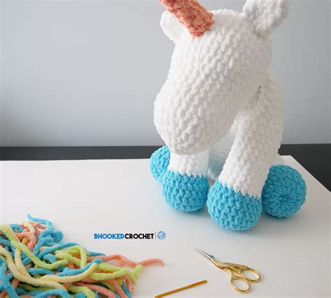 "Cuddles" Crochet Unicorn with Bernat Blanket Yarn - Free Pattern!