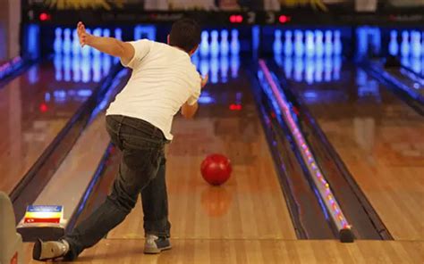 Ways to Prevent Knee Injuries While Bowling - IYTmed.com