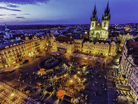 File:Prague cityscape at dusk (8325431303).jpg