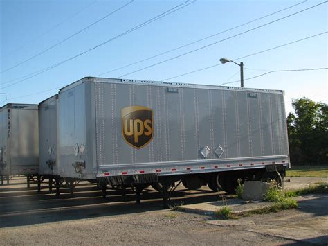 New UPS Freight Stoughton pup trailer | Blt. 6-11, without "… | Flickr