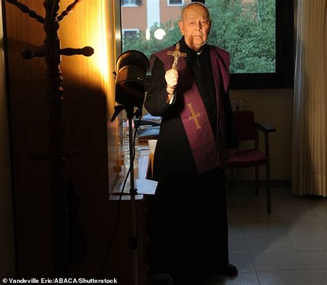 How Vatican exorcist Father Gabriele Amorth performed 60,000 exorcisms - Big World Tale