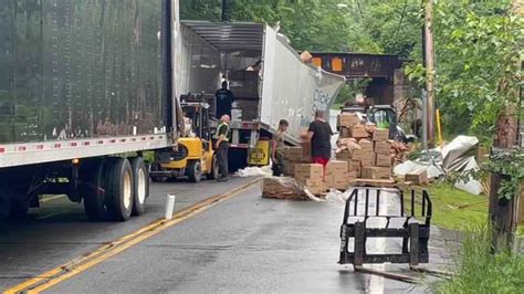 Tractor-trailer hits Glenville bridge - WNYT.com NewsChannel 13