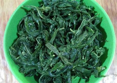 Resep Cara merebus daun singkong agar tidak pahit dan tetap hijau oleh ...