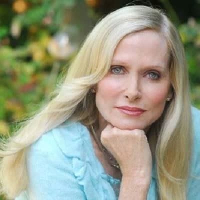 Shelley Smith - Bio, Age, Career, Net Worth, Height, Married, Facts