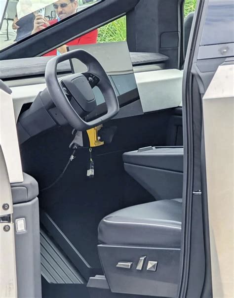 New images show us the interior of Tesla Cybertruck