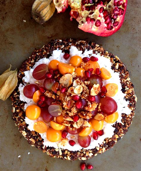 Fruity Breakfast Pizza + Granola Crust | Grok Grub