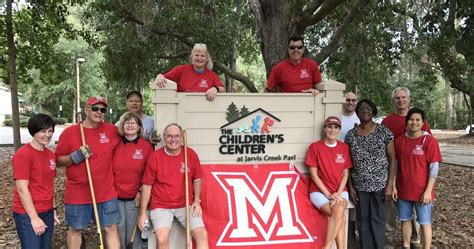 Miami University alumni chapters across the U.S. volunteered in their communities in October – a ...