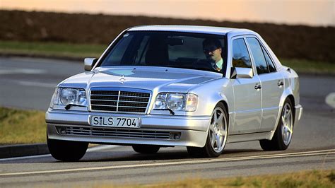 Here are some pictures of an old V8 Mercedes-Benz E-Class | Top Gear