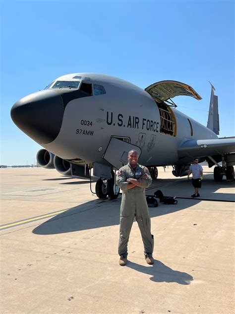 Former boom operator instructor returns to Altus as pilot > Air Education and Training Command ...