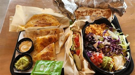 We Tried Everything On Taco Bell's Cantina Chicken Menu, And We Think You're Going To Like It