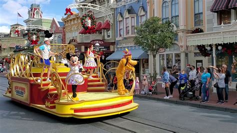 Disney Magic Kingdom - Main Street Parade - YouTube