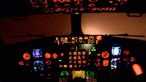 Boeing 737-500 cockpit.Night ILS RW19 landing at VKO - YouTube