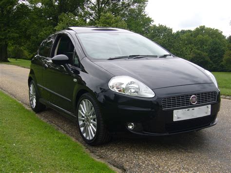 File:Fiat Grande Punto 3p.jpg - Wikimedia Commons