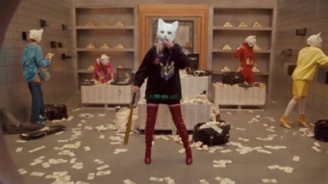 Taylor Swift's Cat Mask In "LWYMMD" Music Video Needed One Change, Star ...