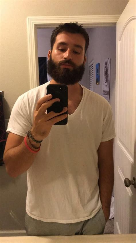 Average Guy Selfie | Beard Style Corner