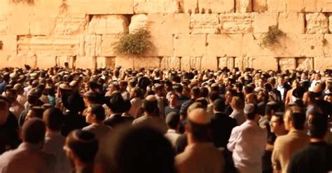 Prayers At The Kotel - Israellycool