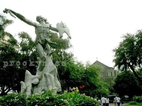 A Monument and a Fountain at the Rajah Sulayman Park | Travel to the Philippines