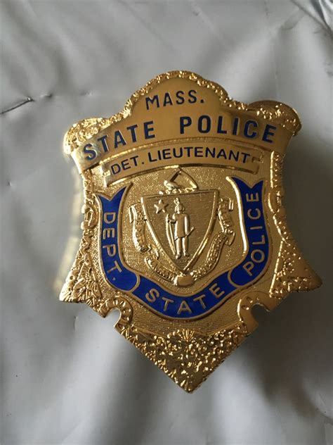 Collectors-Badges Auctions - Massachusetts State Police Trooper Det. Lieutenant