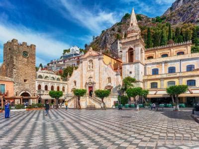 Piazza IX Aprile (April 9th Square), Taormina