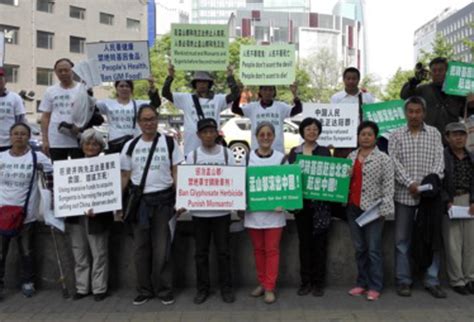 GRAIN | Photo essay: Demonstrators in Beijing protest acquisition of Syngenta in front of ...