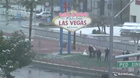 Is that a snowman on the Strip? Las Vegas sees first measurable snow in over a decade ...