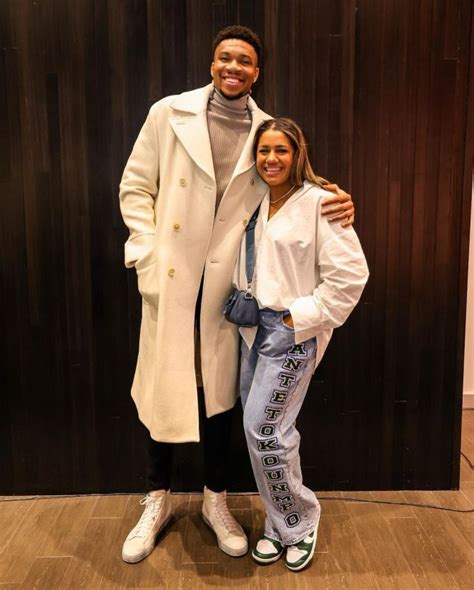 Giannis Antetokounmpo shares NSFW pic with girlfriend Mariah ...