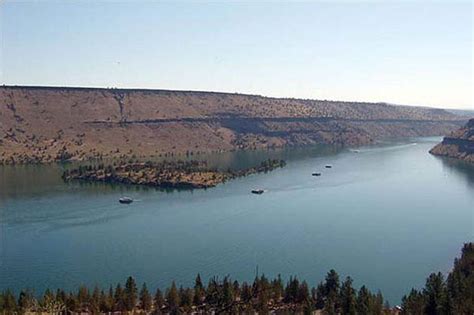 Lake Billy Chinook Boating & Fishing Information