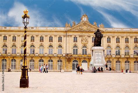 La place Stanislas à Nancy en Lorraine, France foto de Stock | Adobe Stock