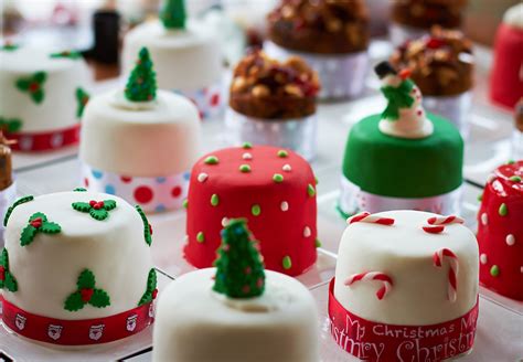 Christmas cake decorating ideas - Gathered